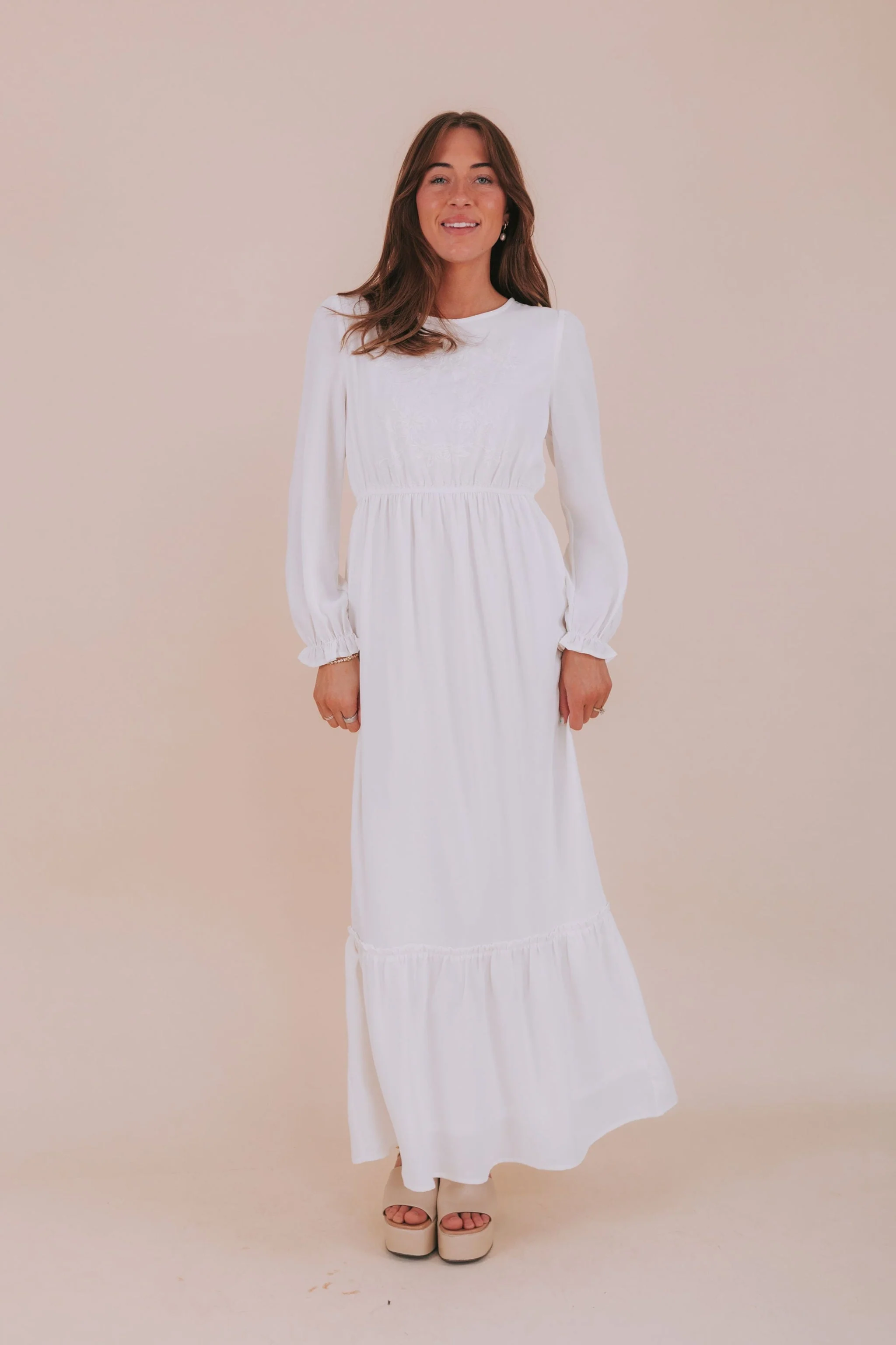 EXCLUSIVE - The White: Phyllis - Image 3