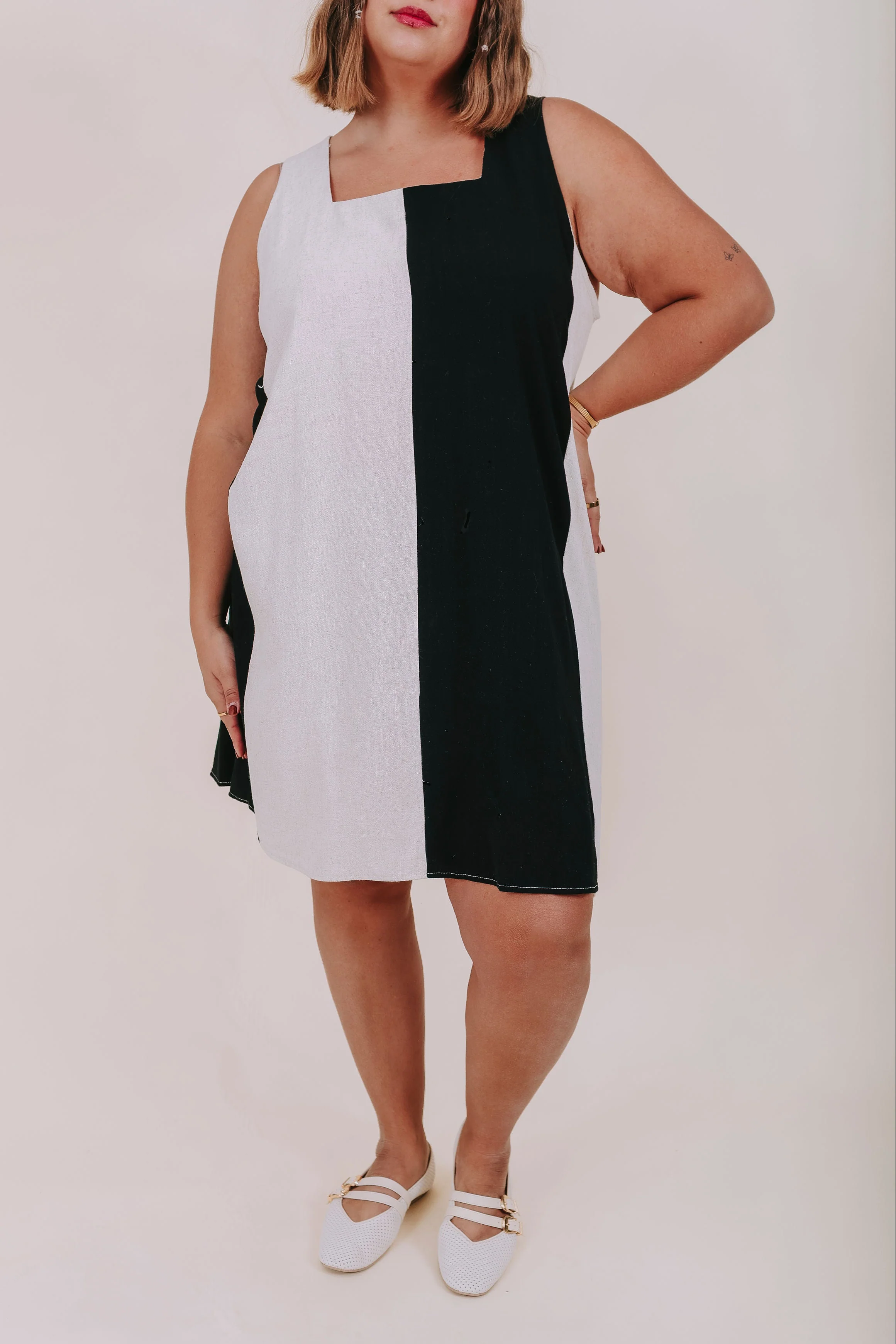 PLUS SIZE - Contrast Couture Dress - Image 3