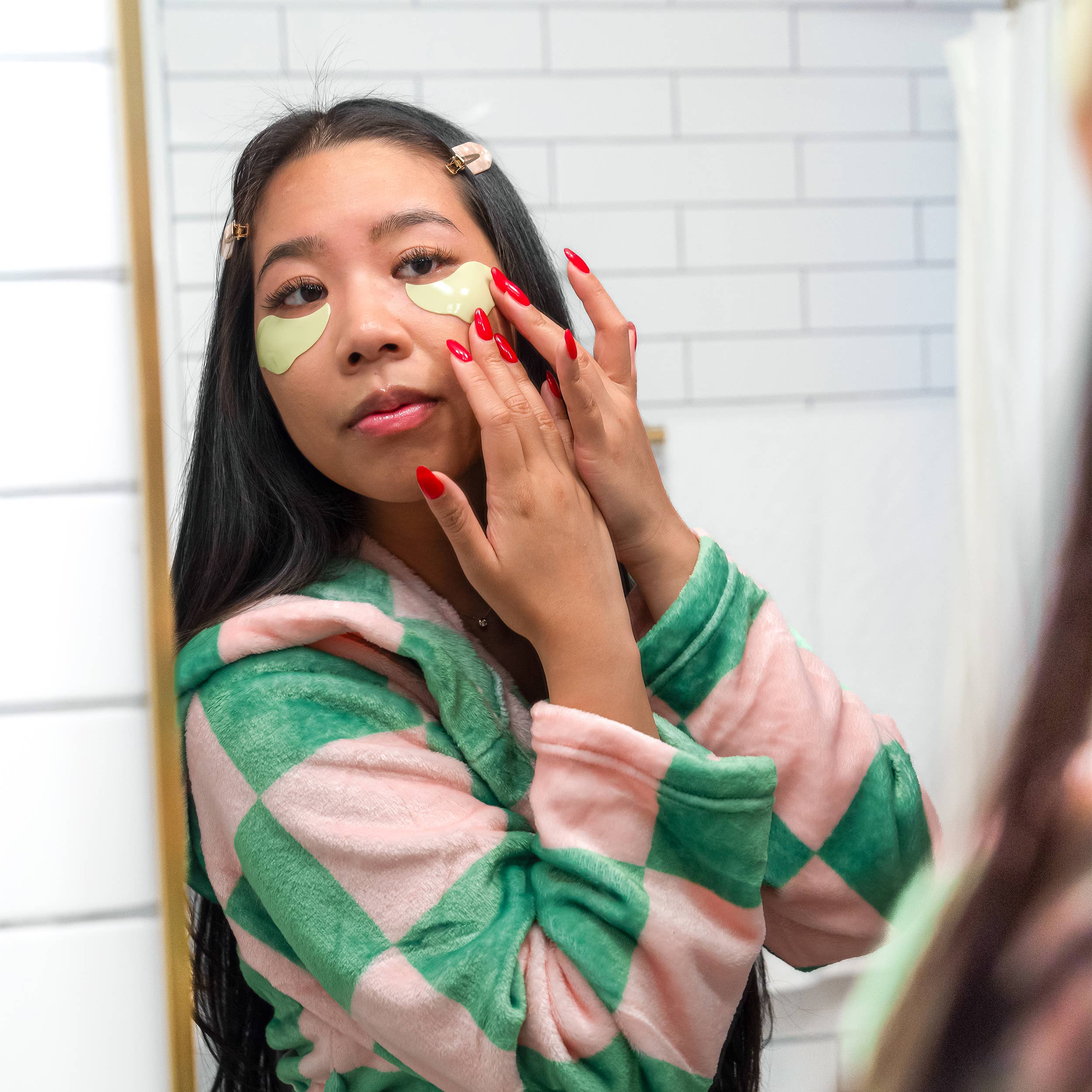 ESW BEAUTY - Strawberry Matcha Latte Depuffing & Hydrating Eye Patches - Image 6