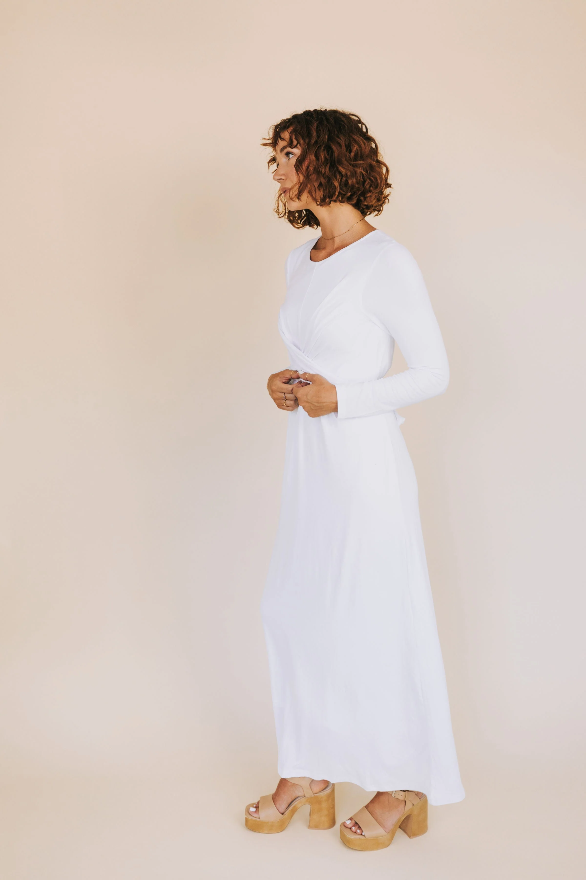 The White: Emma - Image 4